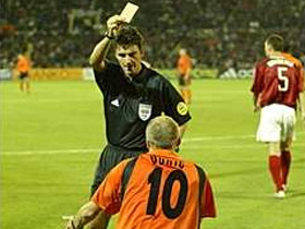 Желтая карточка, Фото с сайта www.fanat.com.ua Желтая карточка, Фото с сайта www.fanat.com.ua