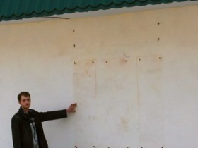 Мемориальная доска с именами погибших псковских десантников в Грозном. Фото: alexkots.livejournal.com Мемориальная доска с именами погибших псковских десантников в Грозном. Фото: alexkots.livejournal.com