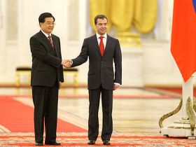 Дмитрий Медведев и Ху Дзиньтао. Фото: с сайта kremlin.ru Дмитрий Медведев и Ху Дзиньтао. Фото: с сайта kremlin.ru