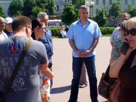 "Гулянья" по Орлу с мэром. Фото Саввы Григорьева, Каспаров.Ru "Гулянья" по Орлу с мэром. Фото Саввы Григорьева, Каспаров.Ru