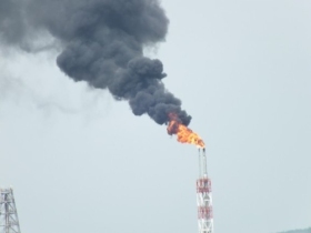 Установка замедленного коксования на НПЗ. Фото: amurmedia.ru Установка замедленного коксования на НПЗ. Фото: amurmedia.ru