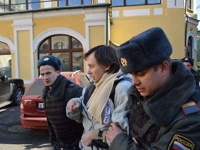 Задержание (Фото: Каспаров.Ru) Задержание (Фото: Каспаров.Ru)
