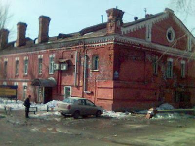 Красные казармы. Фото с сайта vesti70.ru Красные казармы. Фото с сайта vesti70.ru