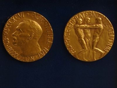 Медаль Нобелевской премии мира. Источник - http://fitsnews.com/ Медаль Нобелевской премии мира. Источник - http://fitsnews.com/