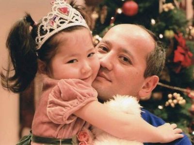 Мухтар Аблязов с дочкой. Фото: uralskweek.kz Мухтар Аблязов с дочкой. Фото: uralskweek.kz