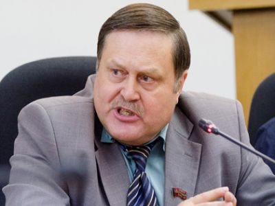 Депутат КПРФ Вадим Соловьев. Фото: lenta.ru. Депутат КПРФ Вадим Соловьев. Фото: lenta.ru.