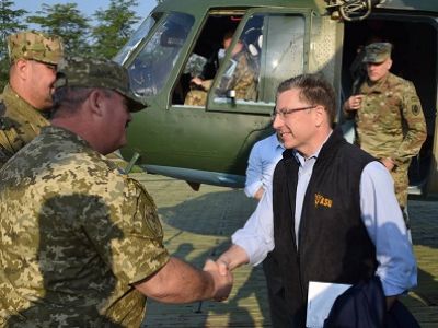 Спецпредставитель Госдепа Курт Волкер в Донбассе. Фото: facebook.com/ato.news Спецпредставитель Госдепа Курт Волкер в Донбассе. Фото: facebook.com/ato.news