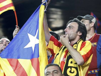 Свист во время гимна Испании, матч "Барса" - "Атлетик". Источник - www.elconfidencialdigital.com Свист во время гимна Испании, матч "Барса" - "Атлетик". Источник - www.elconfidencialdigital.com