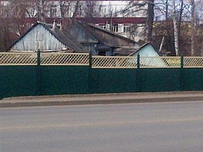 Город за забором. Фото: Сергей Горчаков, Каспаров.Ru Город за забором. Фото: Сергей Горчаков, Каспаров.Ru