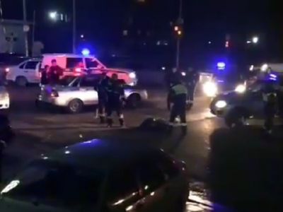 Нападение на сотрудников ДПС. Фото: скриншот видео Нападение на сотрудников ДПС. Фото: скриншот видео