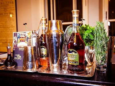 Продажа алкоголя в театре. Фото: watchrussia.com Продажа алкоголя в театре. Фото: watchrussia.com