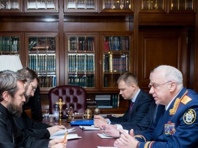 Переговоры глаыв СКР Быстрыкина и представителями РПЦ. Фрагмент фото: En.sledkom Переговоры глаыв СКР Быстрыкина и представителями РПЦ. Фрагмент фото: En.sledkom