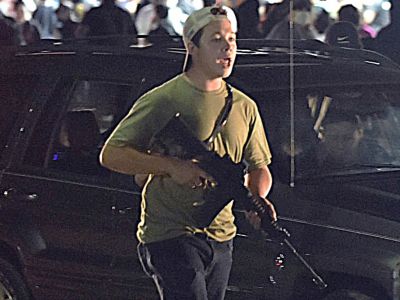 Кайл Риттенхаус, обвиняемый в убийстве погромщиков в Кеноше (США). Фото: news.sky.com Кайл Риттенхаус, обвиняемый в убийстве погромщиков в Кеноше (США). Фото: news.sky.com