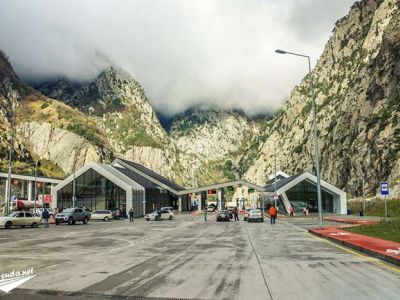 Верхний Ларс Граница с Грузией. Фото:  tuda-suda.net Верхний Ларс Граница с Грузией. Фото:  tuda-suda.net