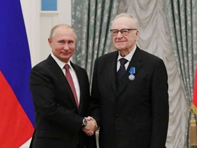 Владимир Путин и телерадиоведущий Игорь Кириллов. Фото: rg.ru Владимир Путин и телерадиоведущий Игорь Кириллов. Фото: rg.ru