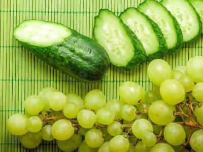 Виноград и огурец. Фото: img.freepik.com