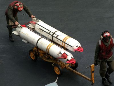 Кассетные бомбы Mk-20 Rockeye II. Фото: The U.S. National Archives Кассетные бомбы Mk-20 Rockeye II. Фото: The U.S. National Archives