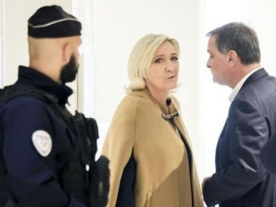 Марин Ле Пен в суде. Фото: соцсети